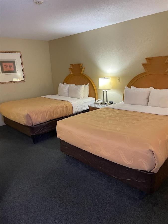 Quality Inn & Suites Greenfield I-70 Εξωτερικό φωτογραφία
