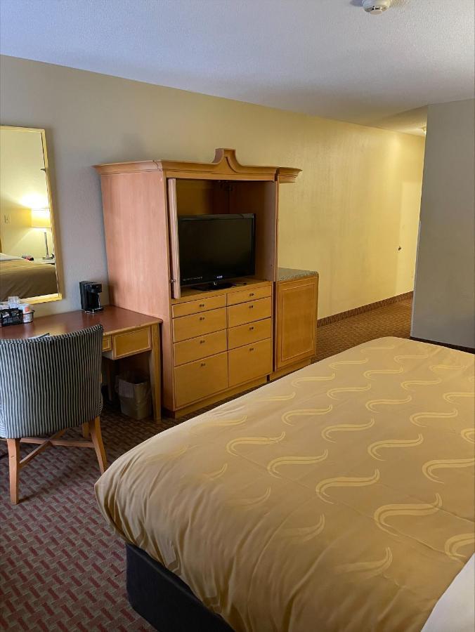 Quality Inn & Suites Greenfield I-70 Εξωτερικό φωτογραφία