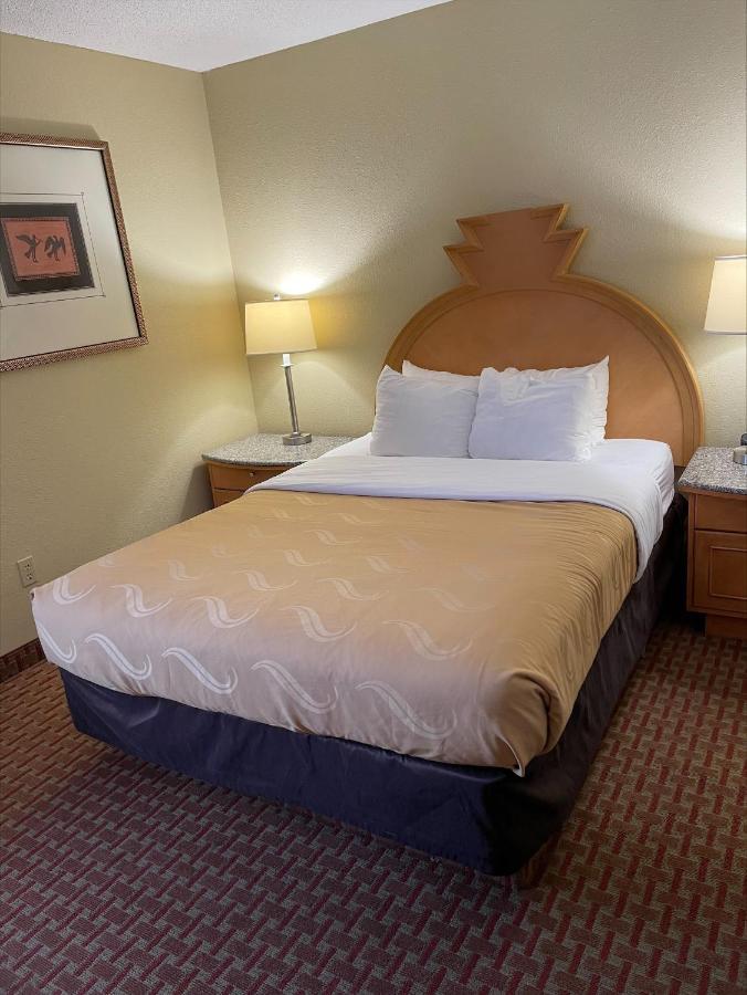 Quality Inn & Suites Greenfield I-70 Εξωτερικό φωτογραφία