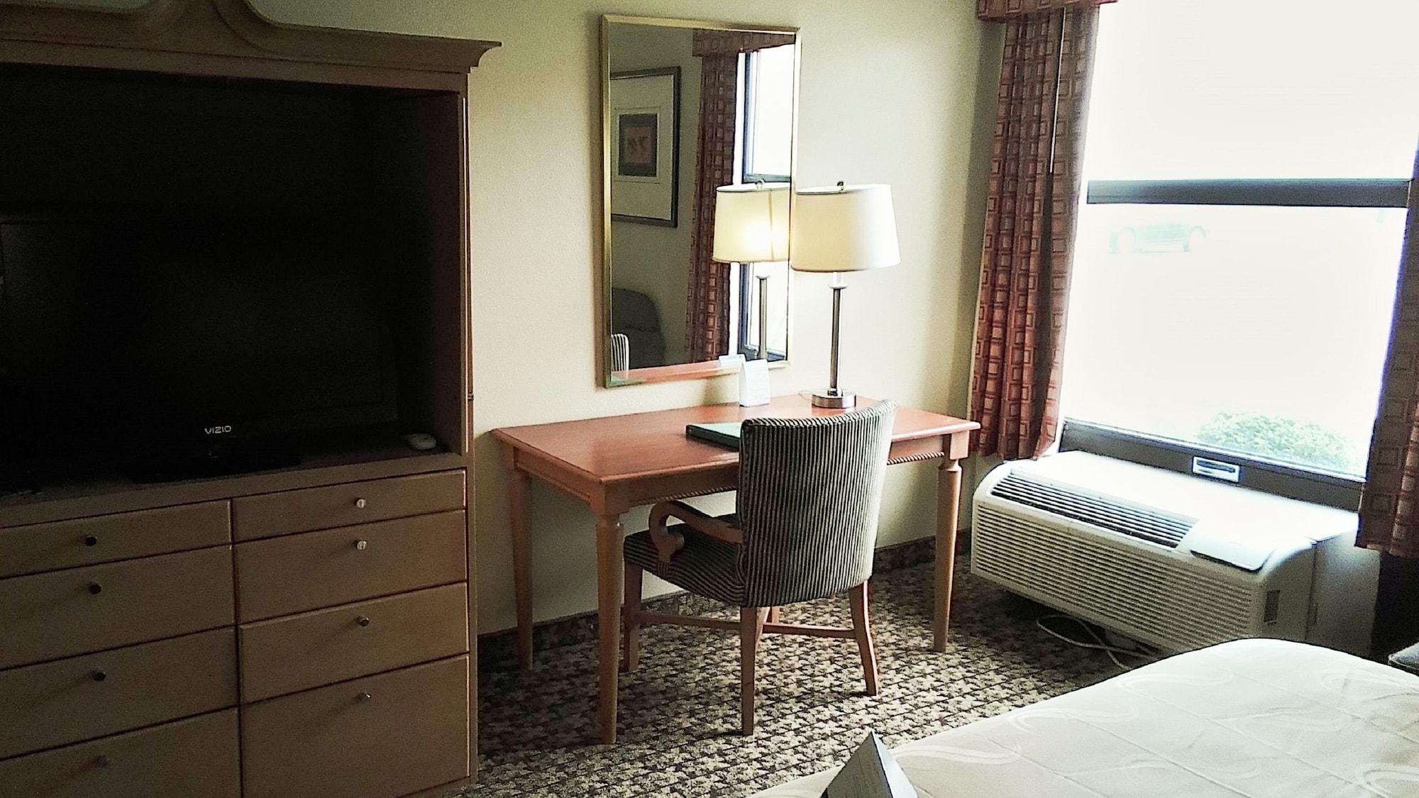 Quality Inn & Suites Greenfield I-70 Εξωτερικό φωτογραφία