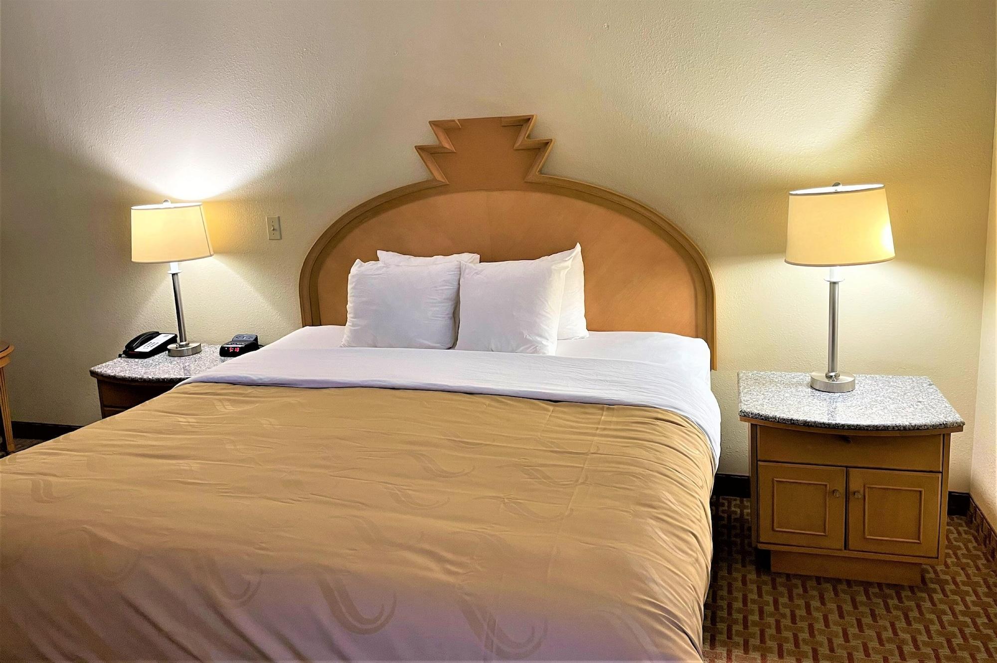 Quality Inn & Suites Greenfield I-70 Εξωτερικό φωτογραφία