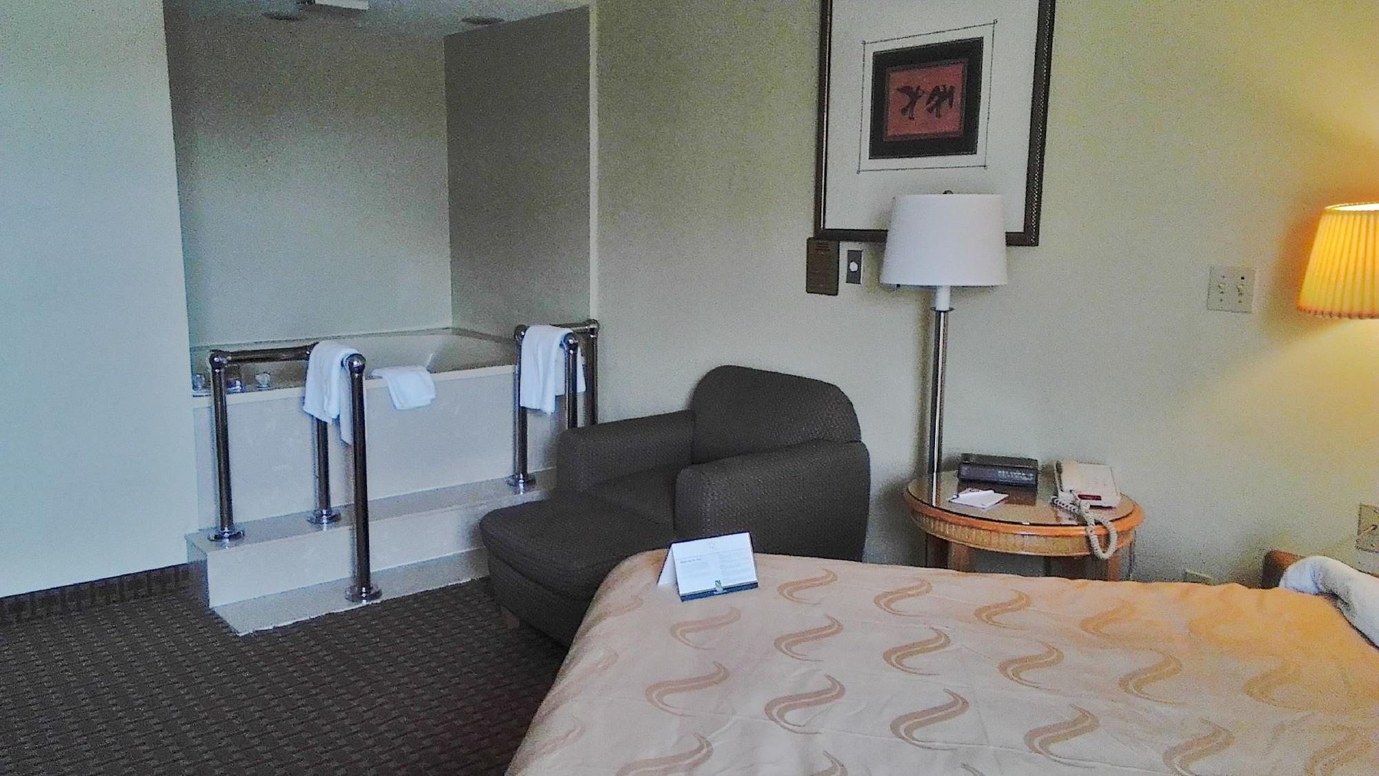 Quality Inn & Suites Greenfield I-70 Εξωτερικό φωτογραφία