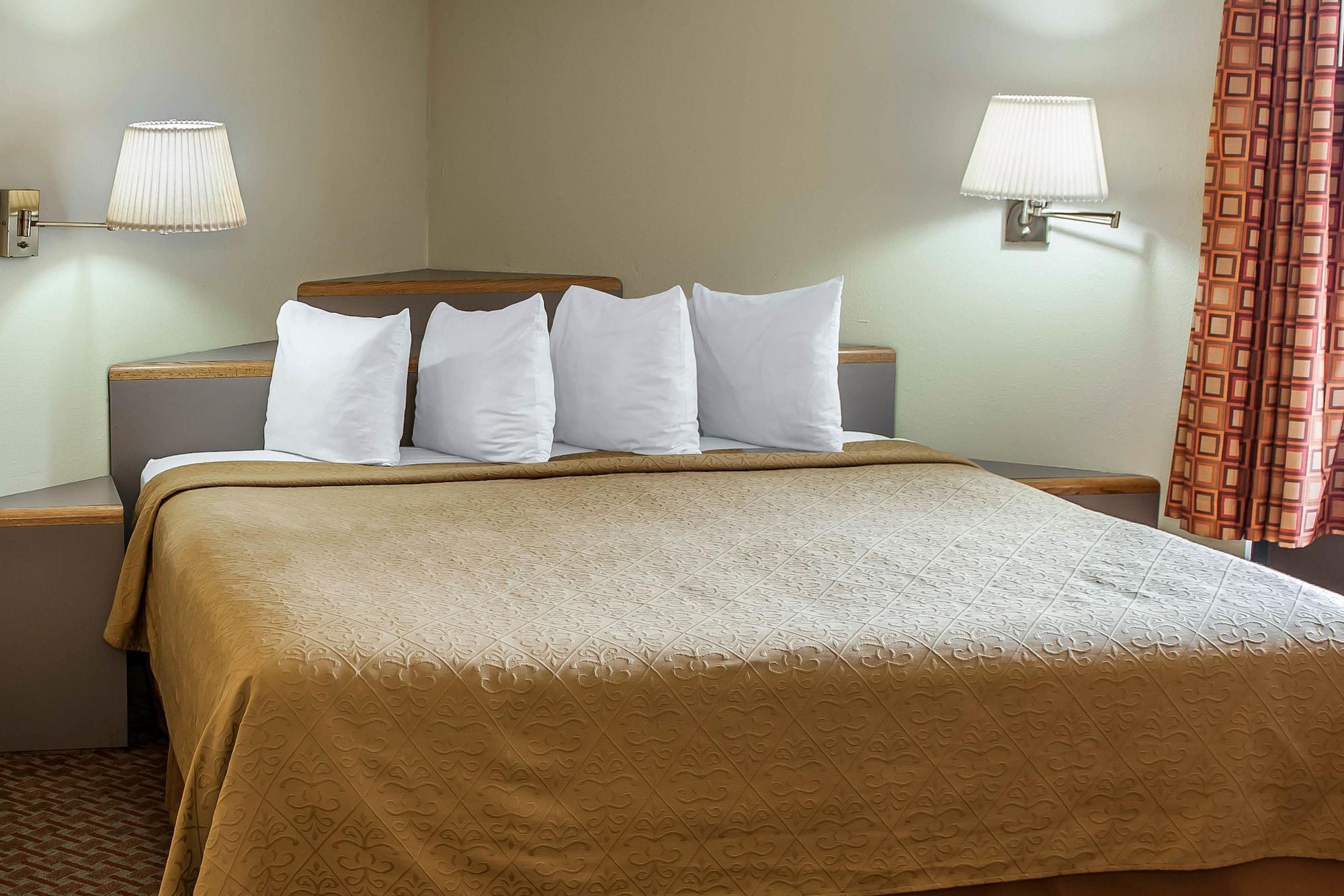 Quality Inn & Suites Greenfield I-70 Εξωτερικό φωτογραφία