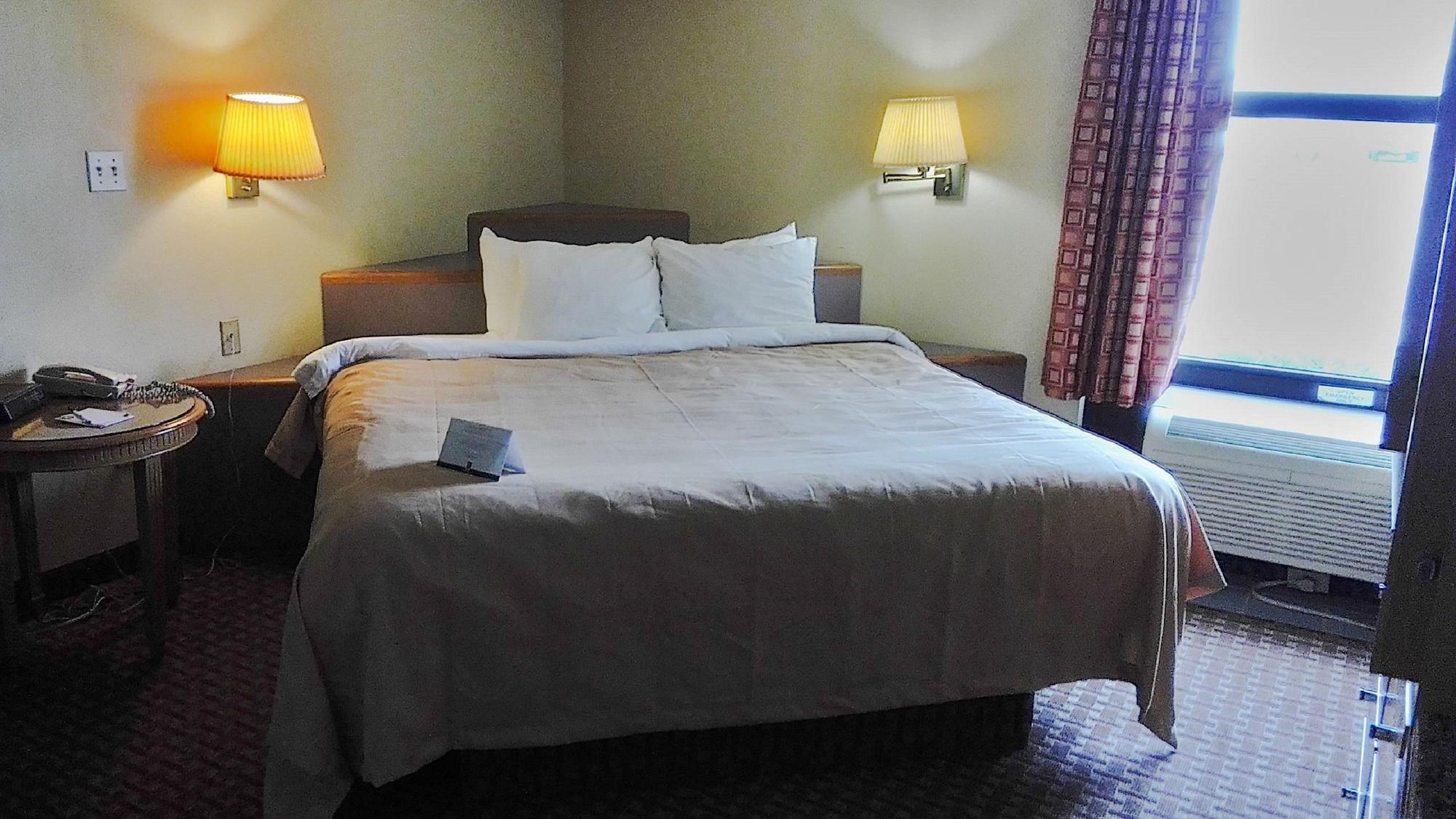 Quality Inn & Suites Greenfield I-70 Εξωτερικό φωτογραφία