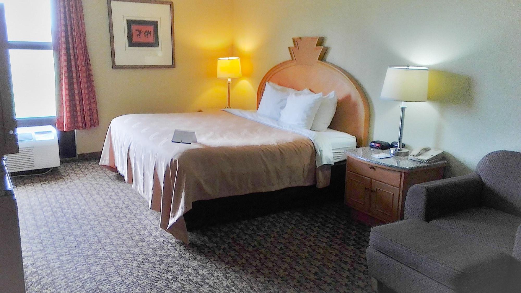 Quality Inn & Suites Greenfield I-70 Εξωτερικό φωτογραφία
