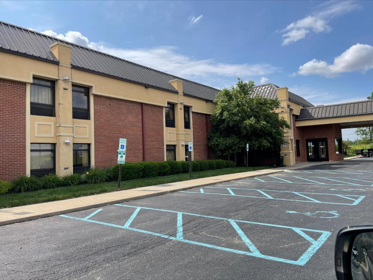 Quality Inn & Suites Greenfield I-70 Εξωτερικό φωτογραφία