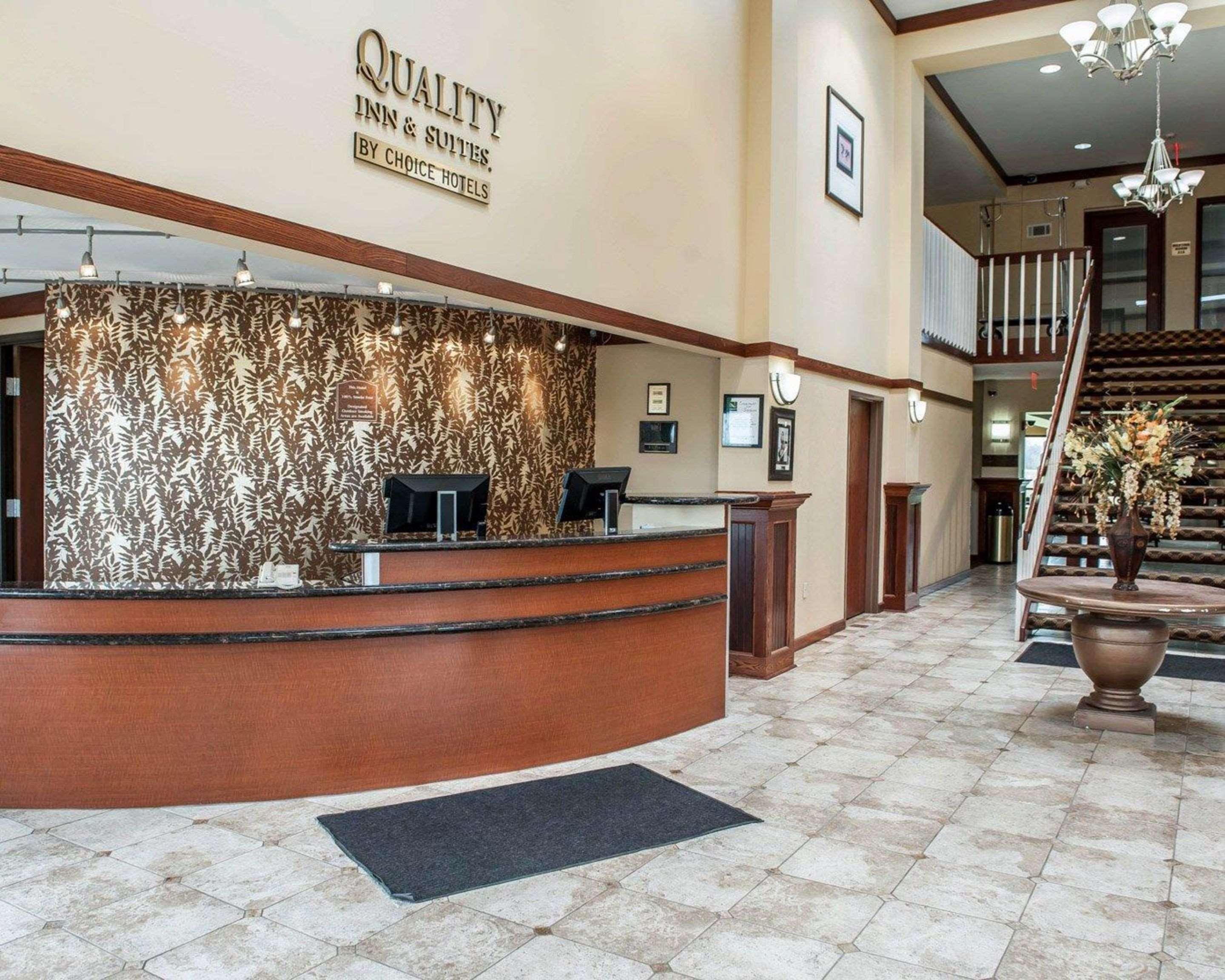 Quality Inn & Suites Greenfield I-70 Εξωτερικό φωτογραφία