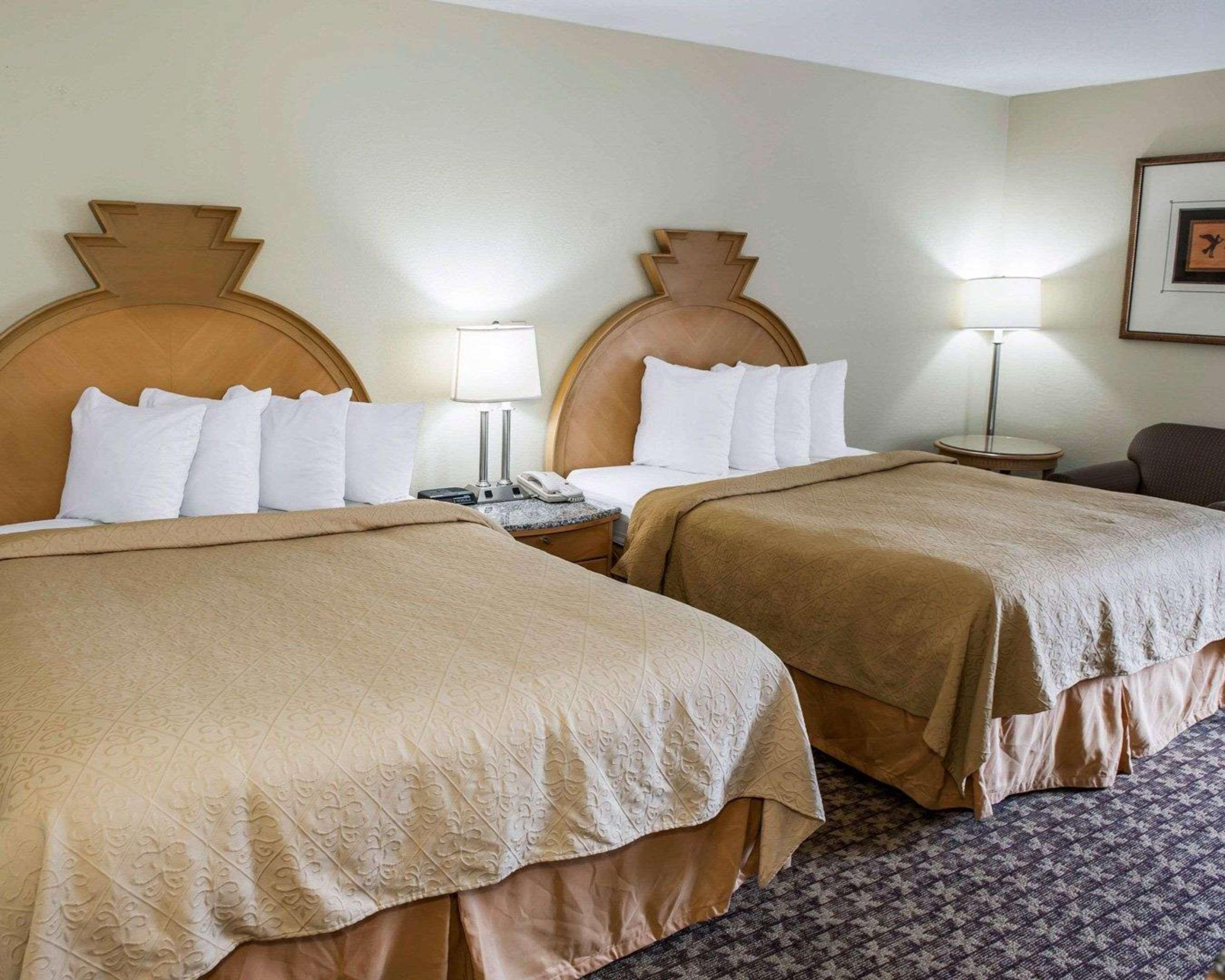 Quality Inn & Suites Greenfield I-70 Εξωτερικό φωτογραφία