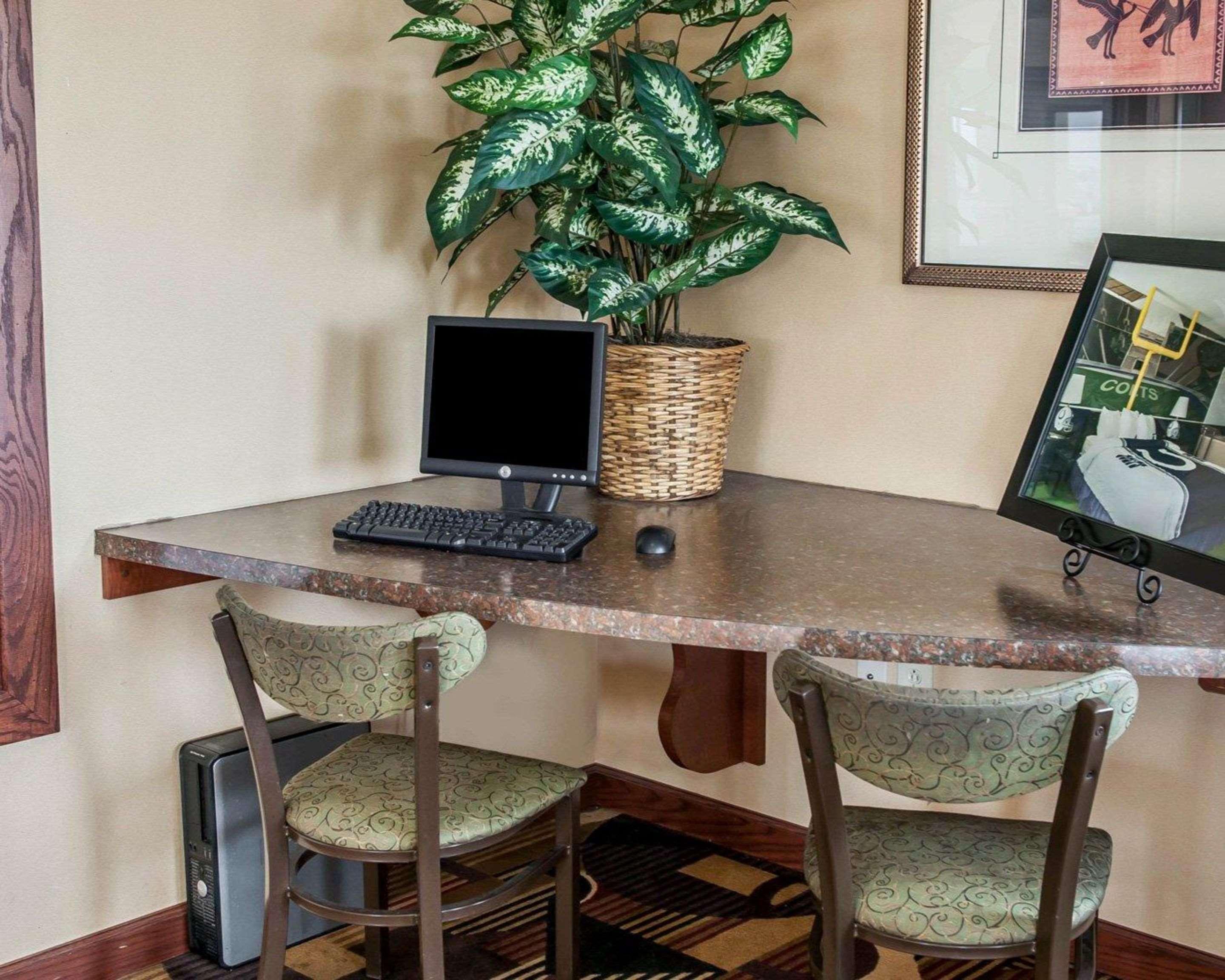 Quality Inn & Suites Greenfield I-70 Εξωτερικό φωτογραφία