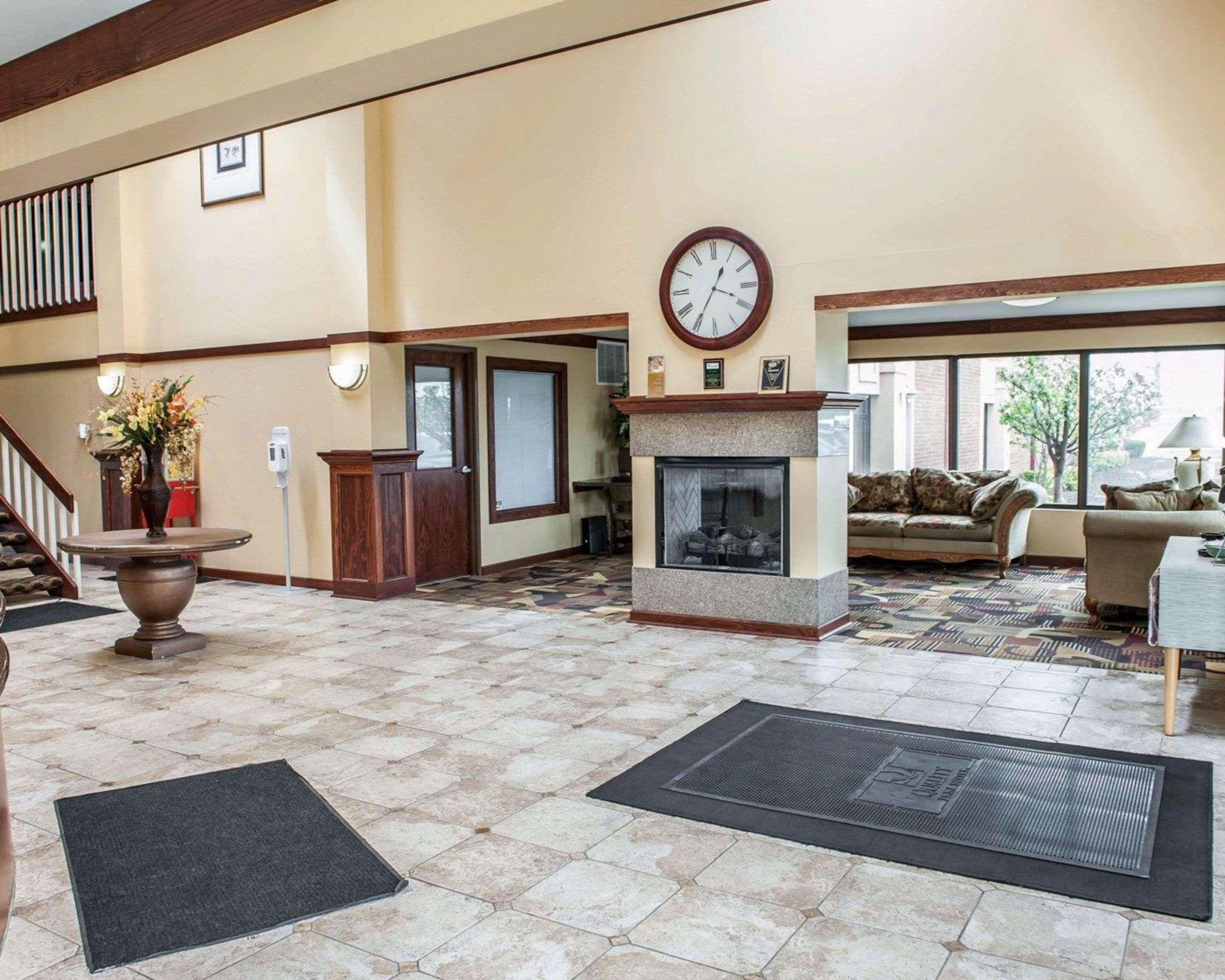 Quality Inn & Suites Greenfield I-70 Εξωτερικό φωτογραφία