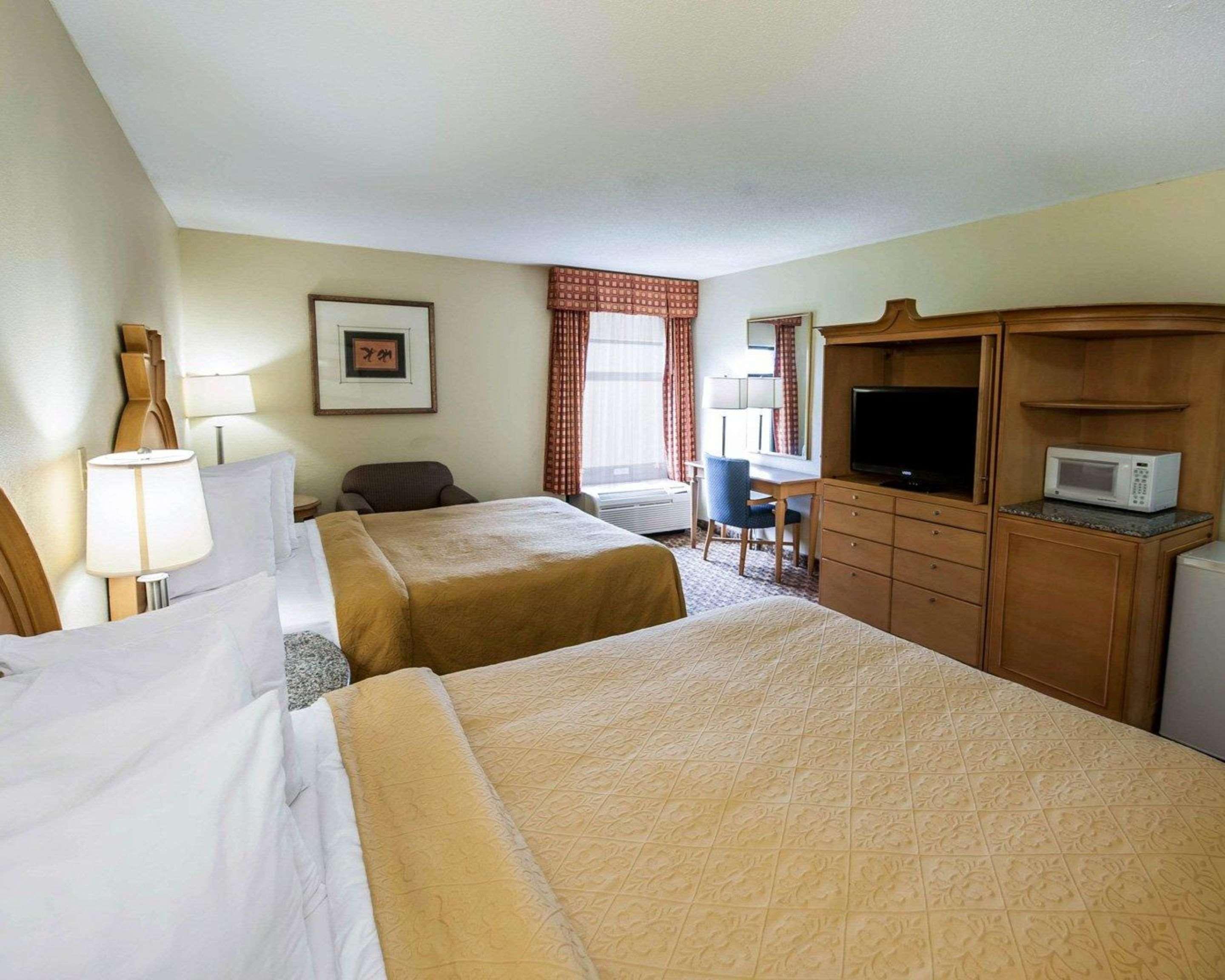 Quality Inn & Suites Greenfield I-70 Εξωτερικό φωτογραφία