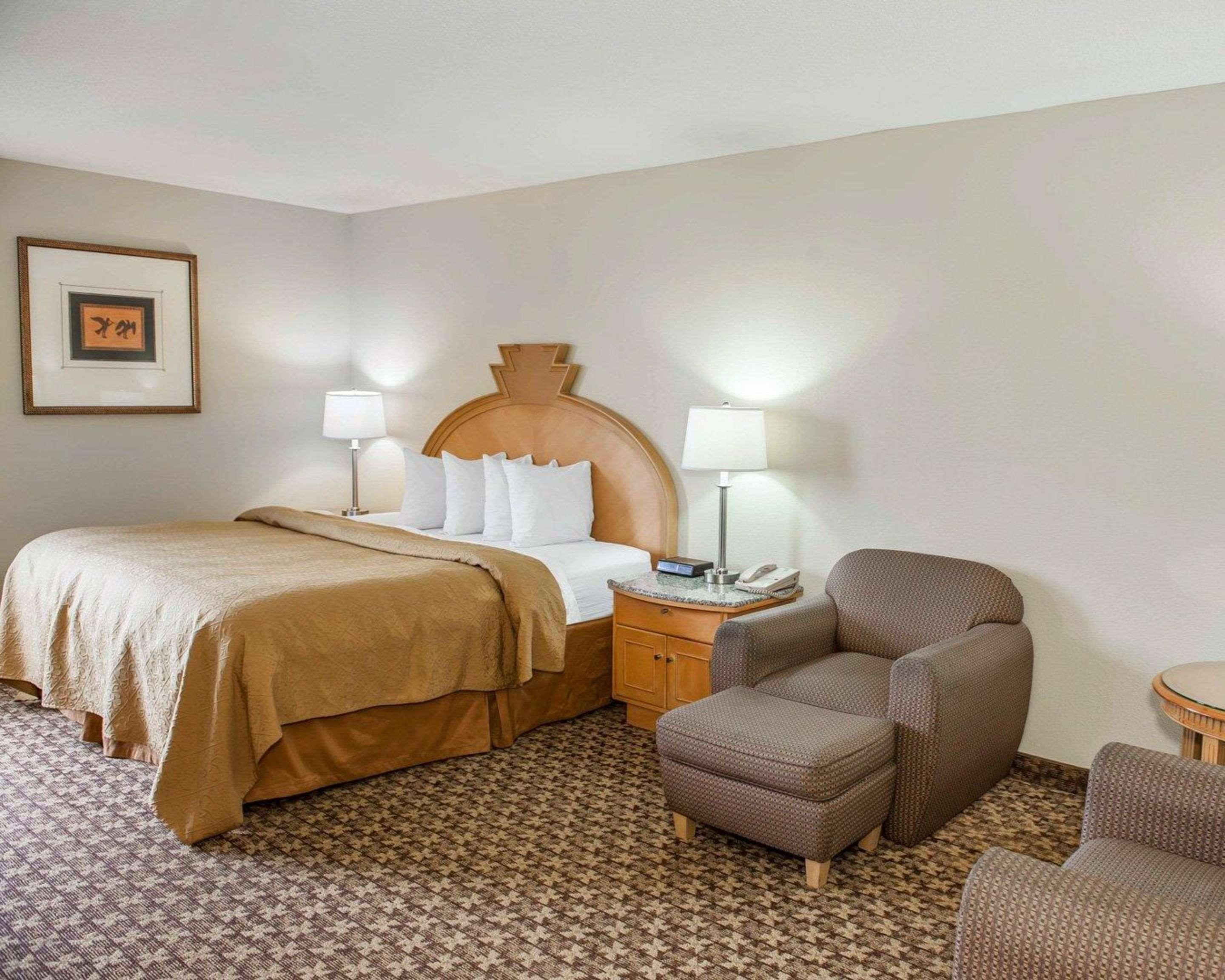 Quality Inn & Suites Greenfield I-70 Εξωτερικό φωτογραφία
