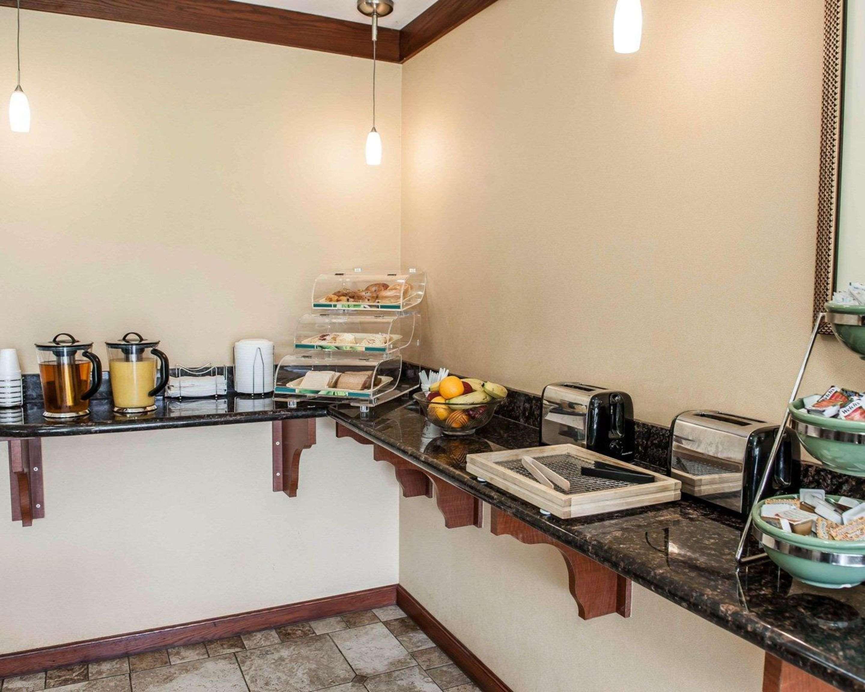 Quality Inn & Suites Greenfield I-70 Εξωτερικό φωτογραφία