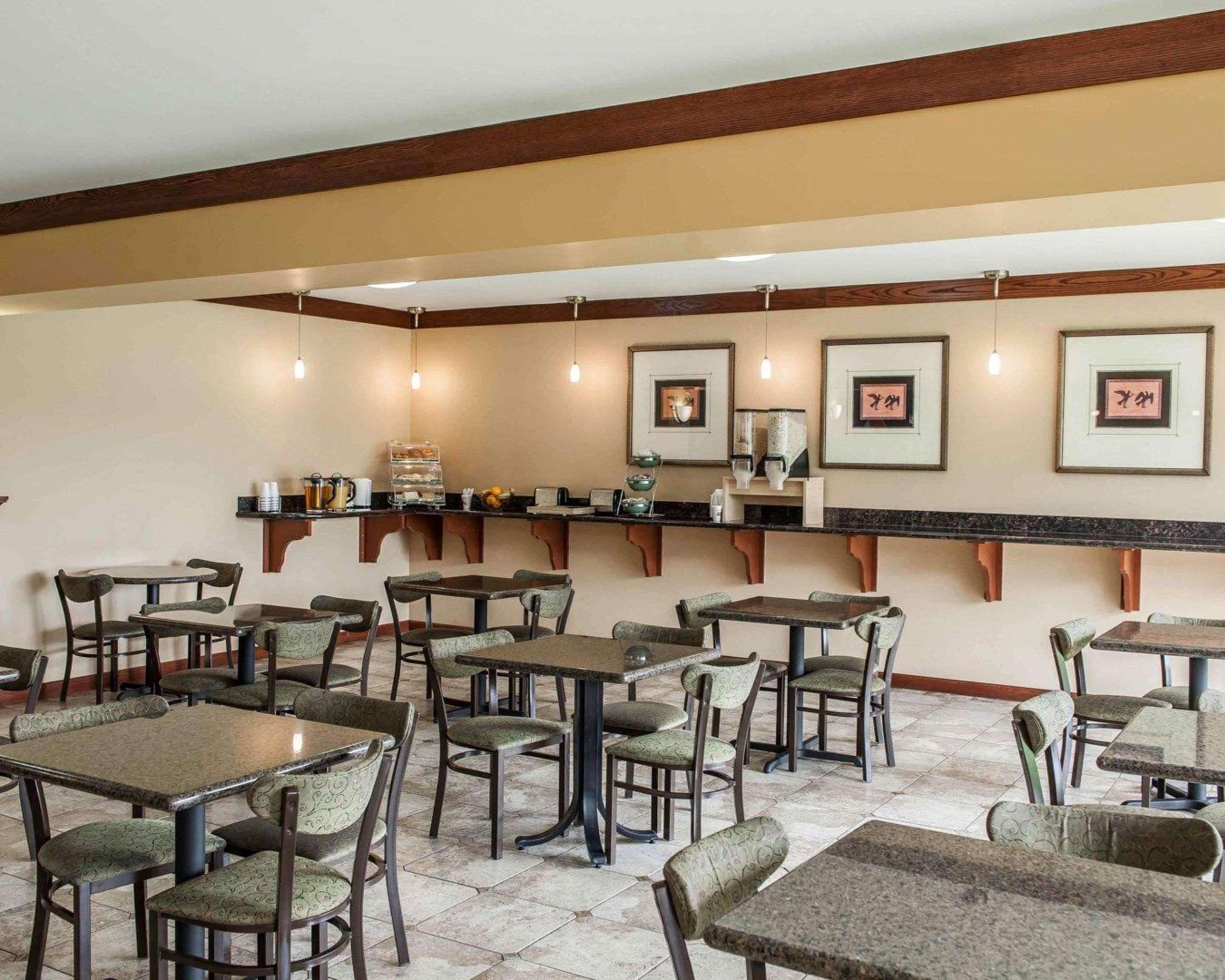 Quality Inn & Suites Greenfield I-70 Εξωτερικό φωτογραφία