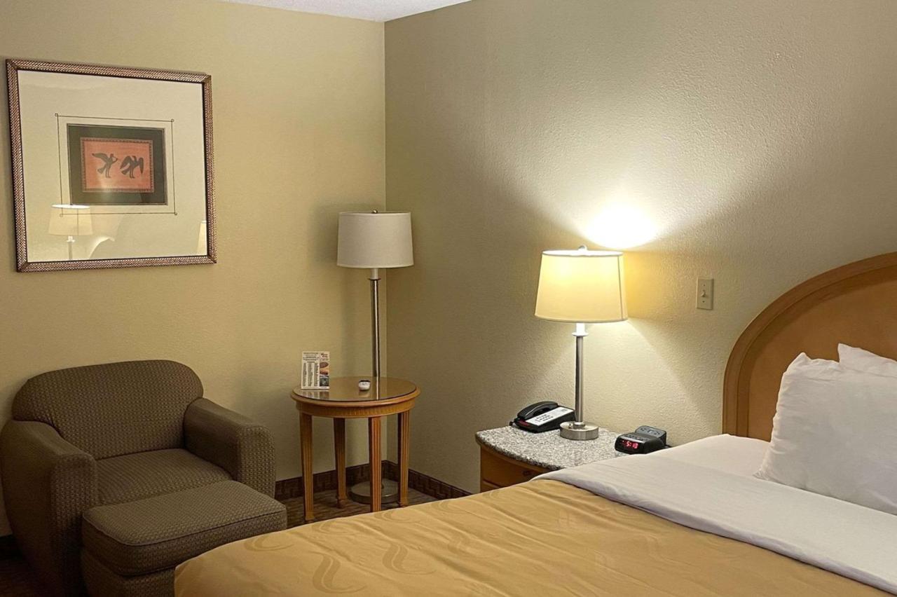 Quality Inn & Suites Greenfield I-70 Εξωτερικό φωτογραφία