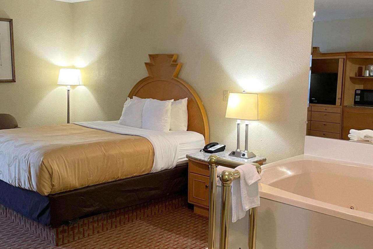 Quality Inn & Suites Greenfield I-70 Εξωτερικό φωτογραφία