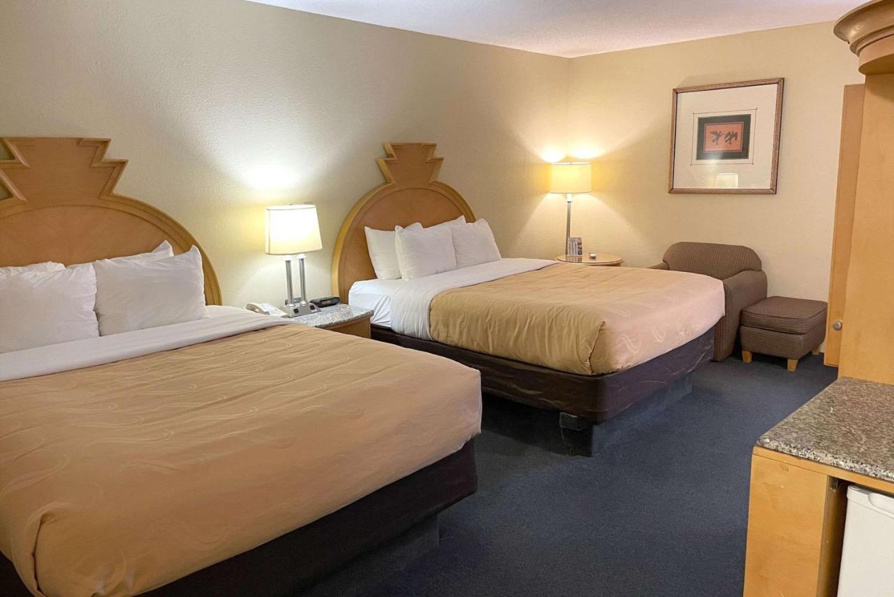 Quality Inn & Suites Greenfield I-70 Εξωτερικό φωτογραφία