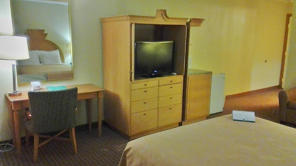 Quality Inn & Suites Greenfield I-70 Εξωτερικό φωτογραφία
