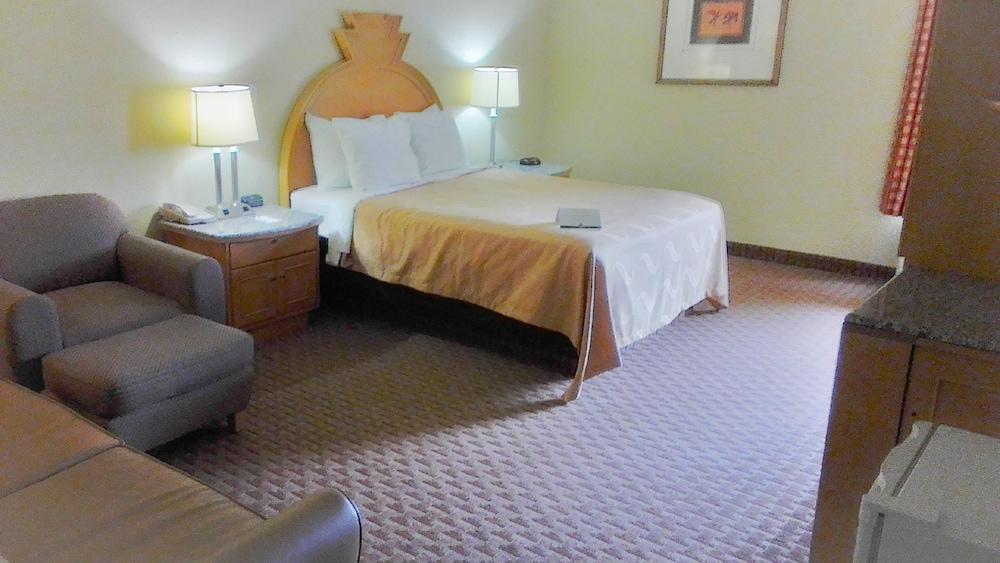 Quality Inn & Suites Greenfield I-70 Εξωτερικό φωτογραφία