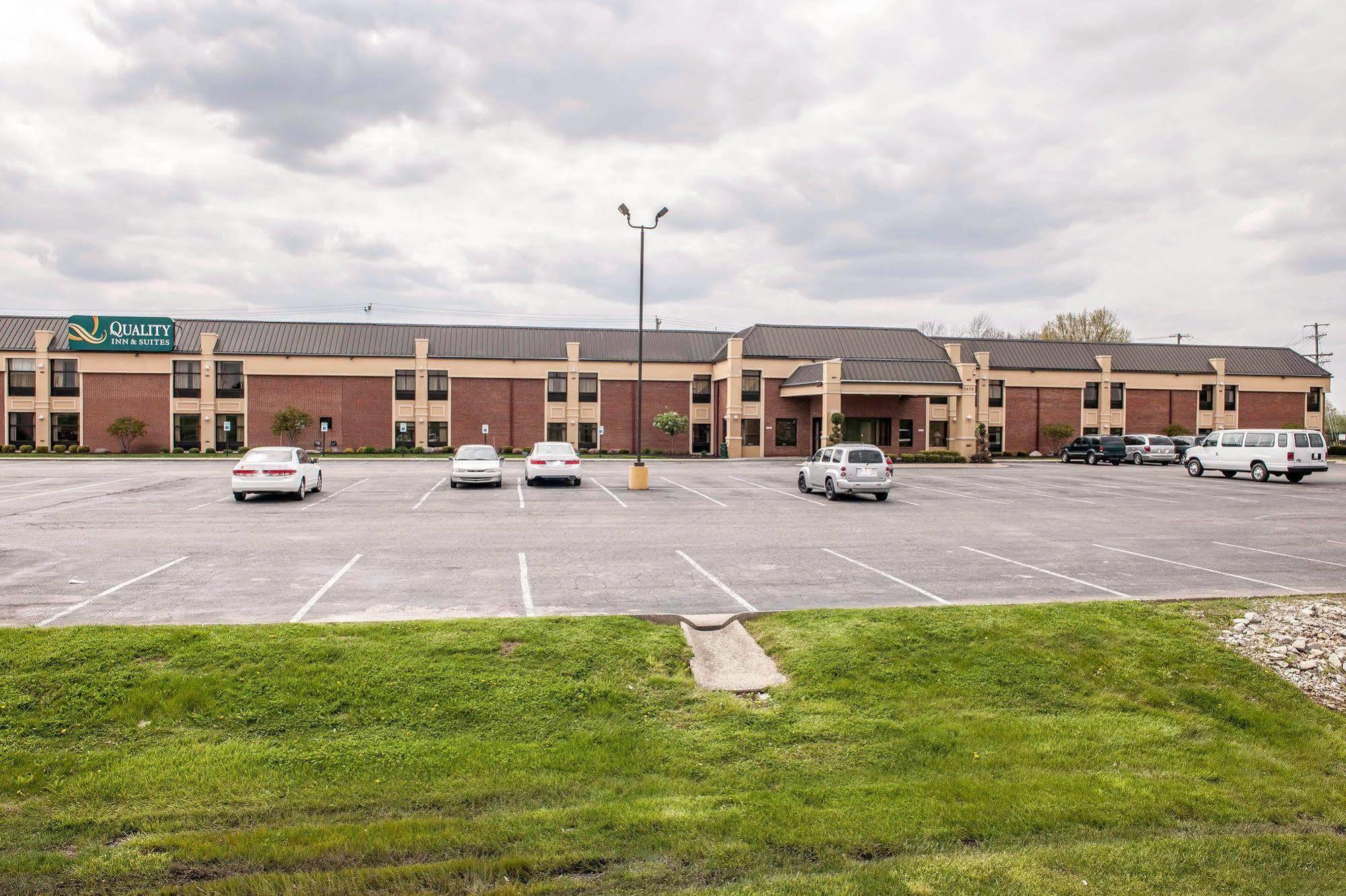 Quality Inn & Suites Greenfield I-70 Εξωτερικό φωτογραφία